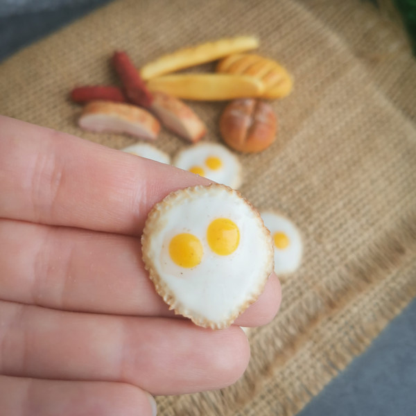 miniature fried eggs.jpg