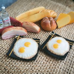 Miniature realistic fried eggs 1/6 scale for doll's breakfast - barbie dollhouse food