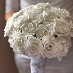bridal bouquet. white wedding bouquet. white rose bridal bouquet. handmade wedding bouquet.