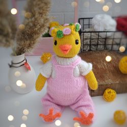 Chick knitting pattern. Stuffed knitted doll, animal toy pattern.