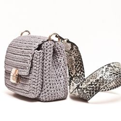 Crossbody bag with pocket PDF pattern Crochet pattern Video tutorial Crochet handbag Tshirt yarn Crochet bag pattern