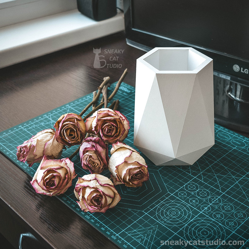 Vase-Planter-flowerpot-DIY-papercraft-paper-craft-low-poly-Pepakura-PDF-3D-Pattern-Template-Download- origami-sculpture-model-decor-flower-1.jpg