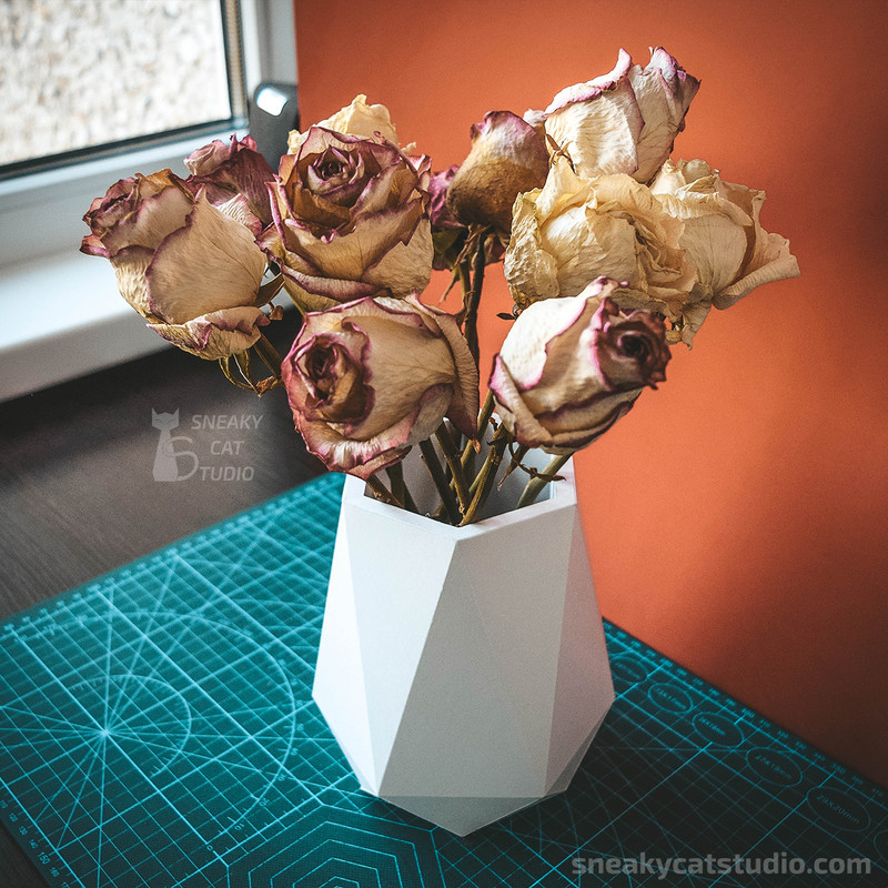 Vase-Planter-flowerpot-DIY-papercraft-paper-craft-low-poly-Pepakura-PDF-3D-Pattern-Template-Download- origami-sculpture-model-decor-flower-2.jpg