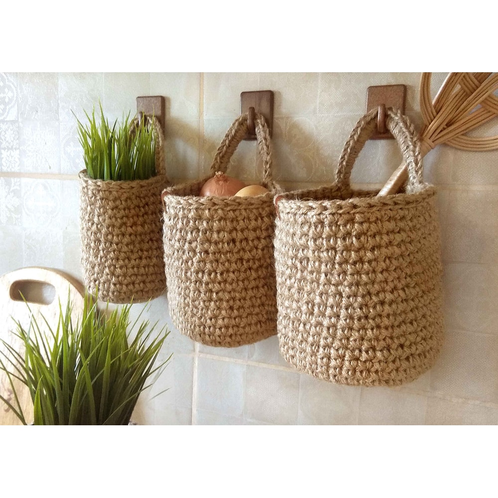 hanging crochet basket 1.jpg