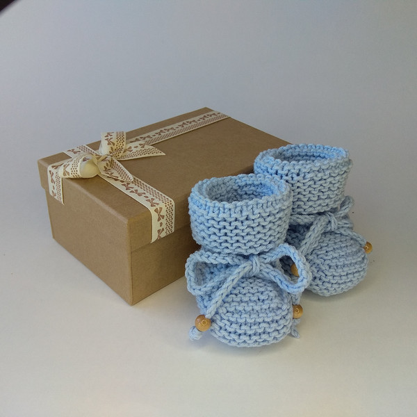 Blue knitted baby booties1.jpg