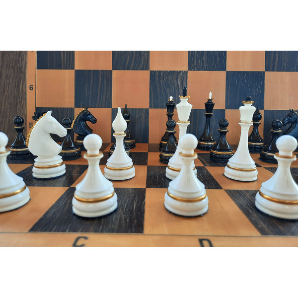 super_plastic_chessmen6.jpg