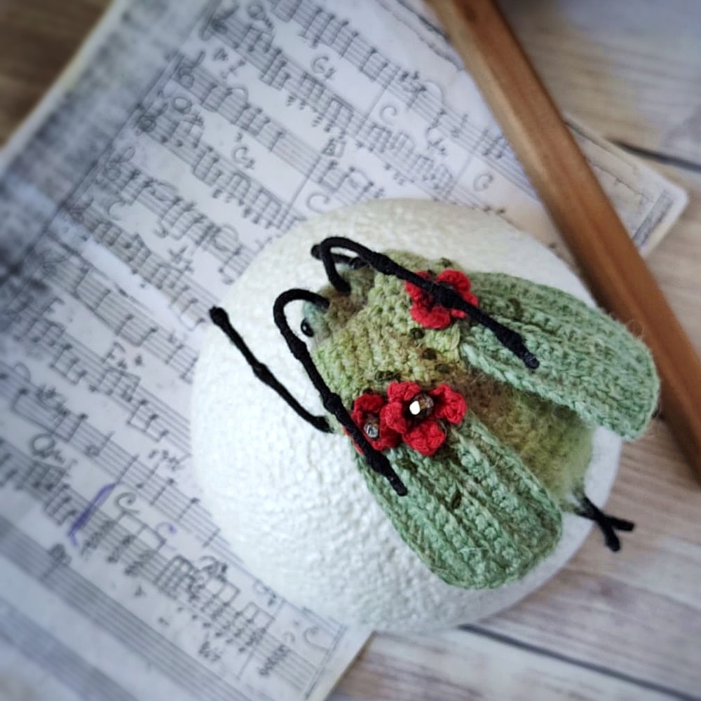 Beetle crochet pattern, amigurumi bug toy pattern, crochet DIY, crochet brooch tutorial, how to crochet bug guide 2.jpg