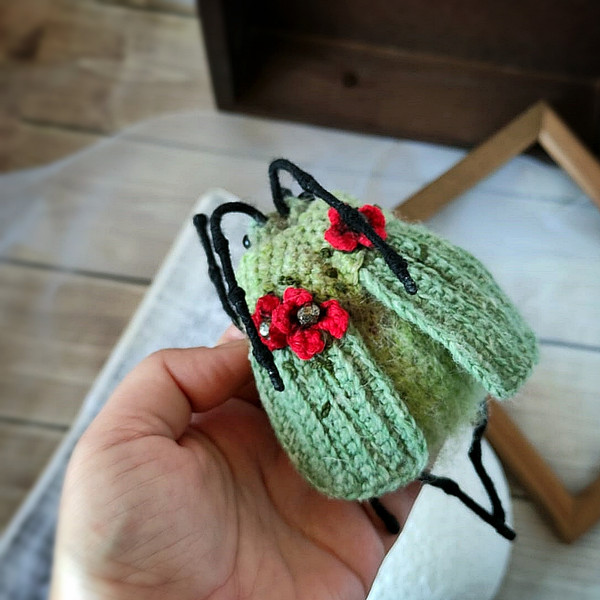 Beetle crochet pattern, amigurumi bug toy pattern, crochet DIY, crochet brooch tutorial, how to crochet bug guide 9.jpg