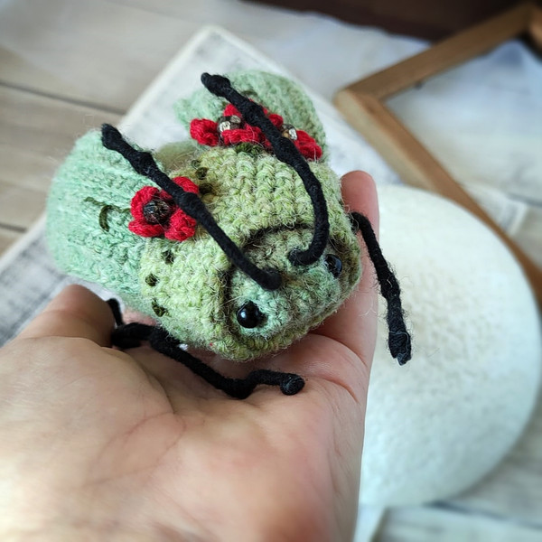 Beetle crochet pattern, amigurumi bug toy pattern, crochet DIY, crochet brooch tutorial, how to crochet bug guide 11.jpg