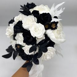 black and white bridal bouquet. black and white wedding bouquet. white rose bridal bouquet. handmade wedding bouquet.