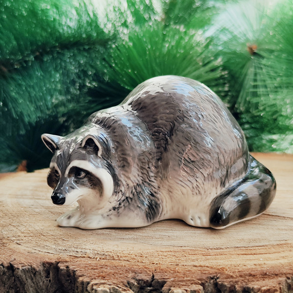Porcelain statuette raccoon