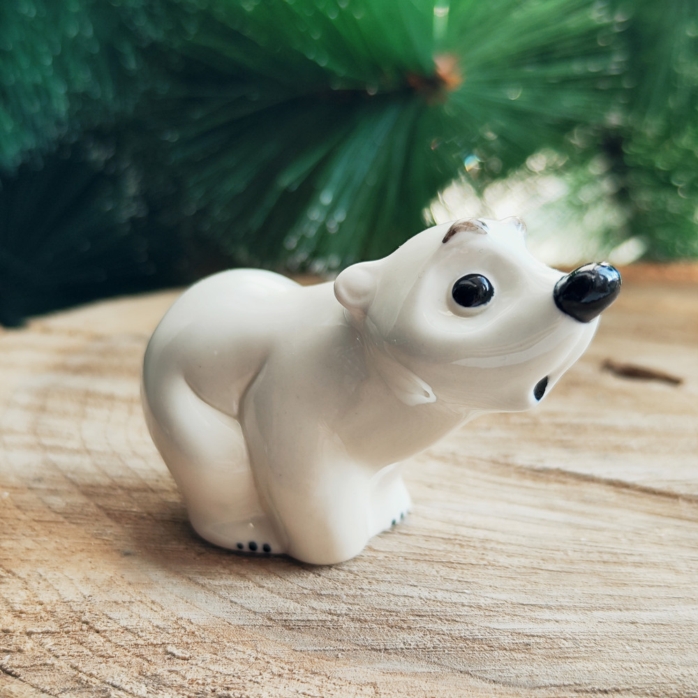 Porcelain figurine polar bear