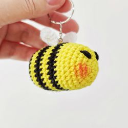 crochet bee keychain. keyring for backpack.
