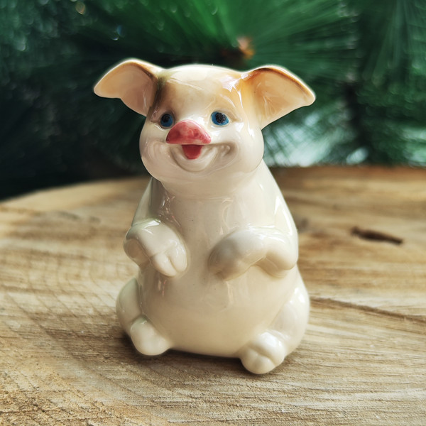 Porcelain statuette pig