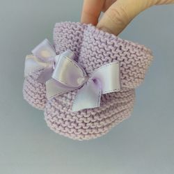 Knitted baby booties, Soft cotton baby booties with a bow, Lilac newborn shoes