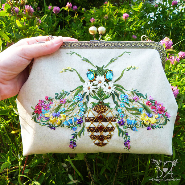 floral bee embroidery summer linen bag.jpg
