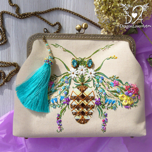 Floral bee summer linen bag with hand embroidery in boho style.jpg