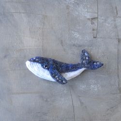 Humpback whale animal brooch for women Handmade needle felted ocean pin Sea animal jewelry