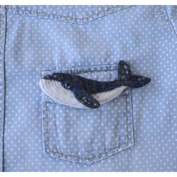 Humpback-whale-animal-brooch-for-women-Handmade-needle-felted-ocean-pin 5