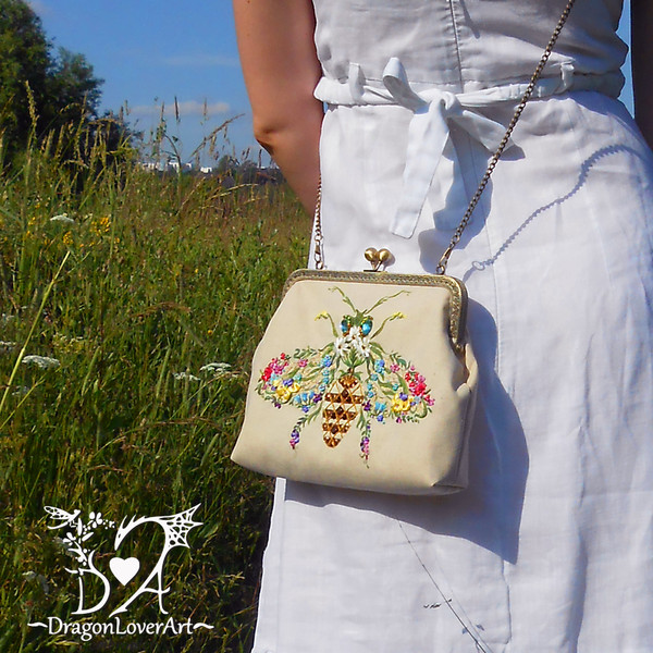 white linen dress and embroidery floral bag.jpg