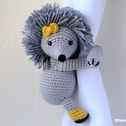 Hedgehog tieback crochet PATTERN PDF, right or left - English and Spanish