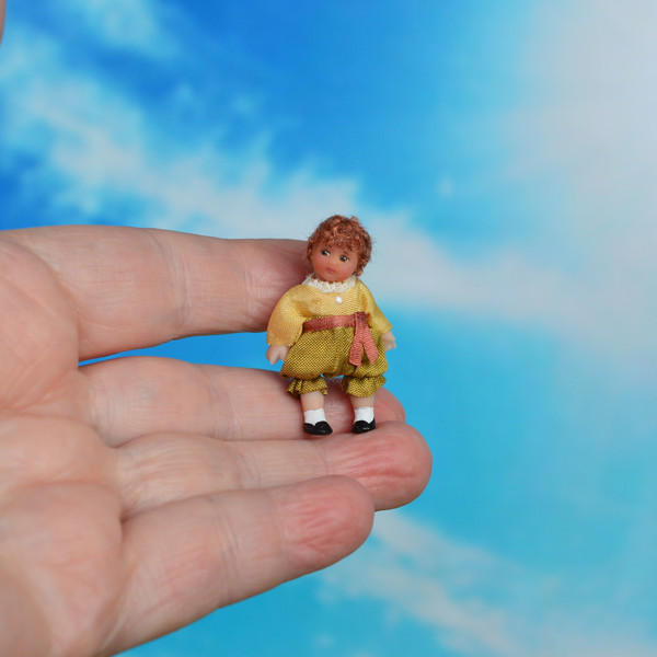 Miniature - doll - in - 1:24 - scale-1