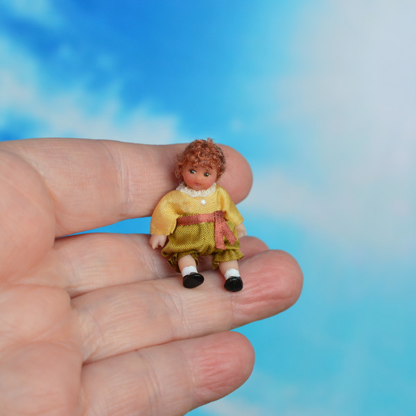 Miniature - doll - in - 1:24 - scale-2