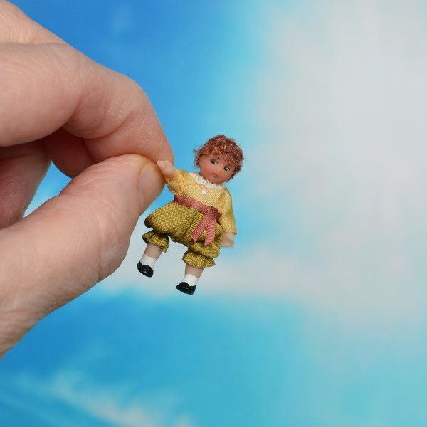 Miniature - doll - in - 1:24 - scale-3