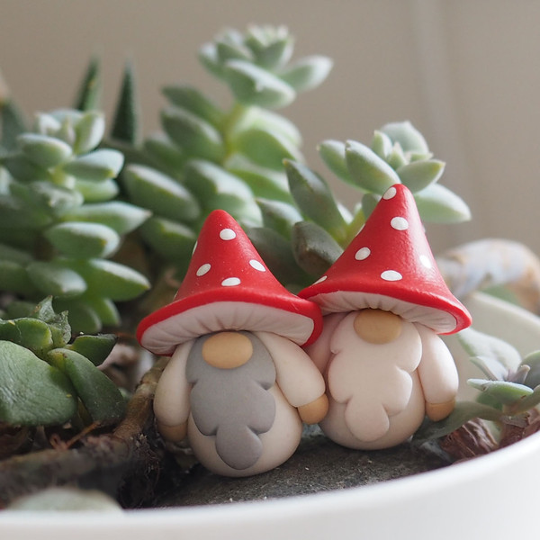 Mushroom gnome miniature figurine - red amanita muscaria  - Mini fairy garden 1.JPG