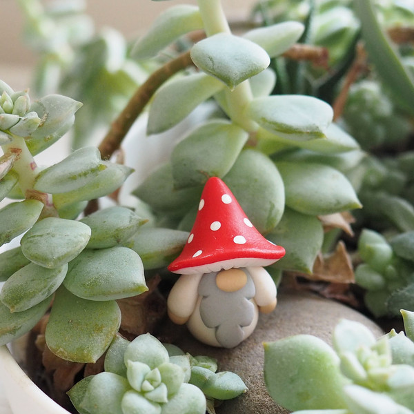 Mushroom gnome miniature figurine - red amanita muscaria  - Mini fairy garden 4.JPG