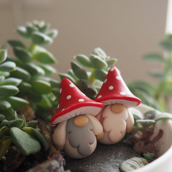 Mushroom gnome miniature figurine - red amanita muscaria  - Mini fairy garden.JPG