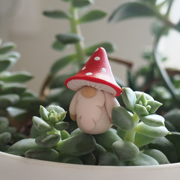 Mushroom gnome miniature figurine - red amanita muscaria  - Mini fairy garden 9.JPG