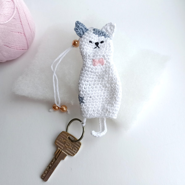 Crochet_Cat_Keyholder_on_a_White_Background_2.jpg