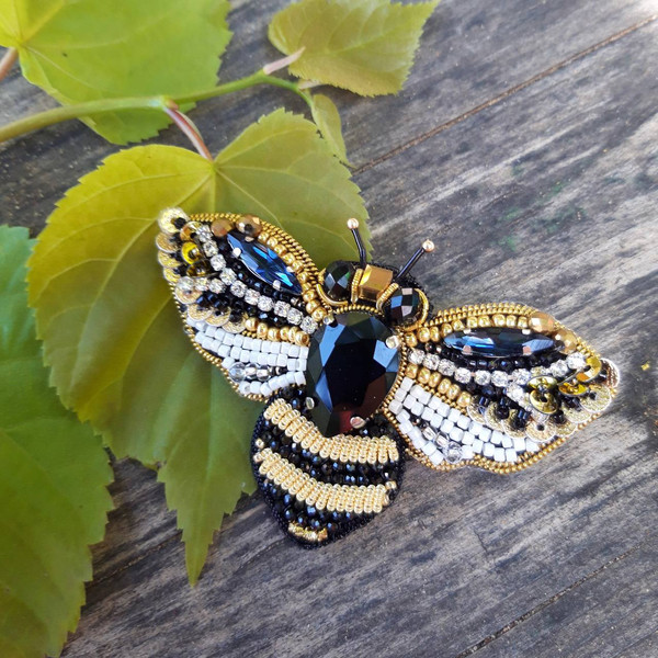 Bee Brooch, Embroidery, Insect Jewelry, Pin Accessory, Crystal Bee