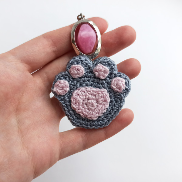 Crochet_Cat_Paw_on_a_Hand_with_a_Pink_Keychain_2.jpg