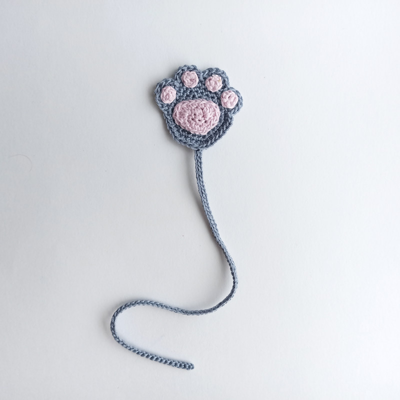 Crochet_Cat_Paw_Bookmark_on_a_White_Background_5.jpg