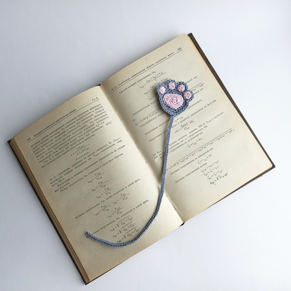 Crochet_Cat_Paw_Bookmark_on_a_Book_6.jpg