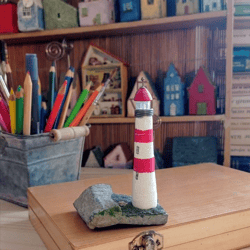 Little 3,5'' lighthouse on a piece of natural stone