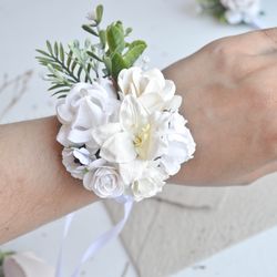 Flower wrist corsage, bridesmaids corsage, White mother corsage, Bridesmaids corsage, Flower bracelet