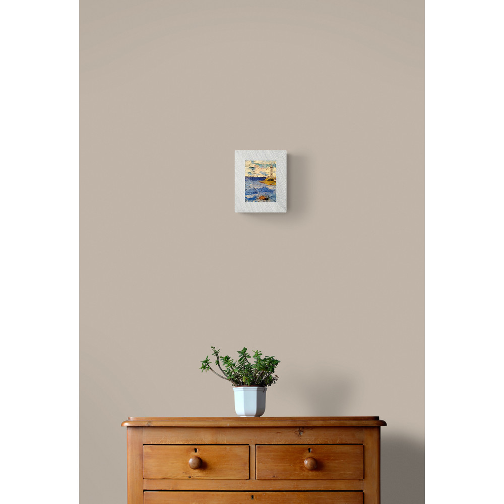 Plant_on_wooden_drawers (12).jpg