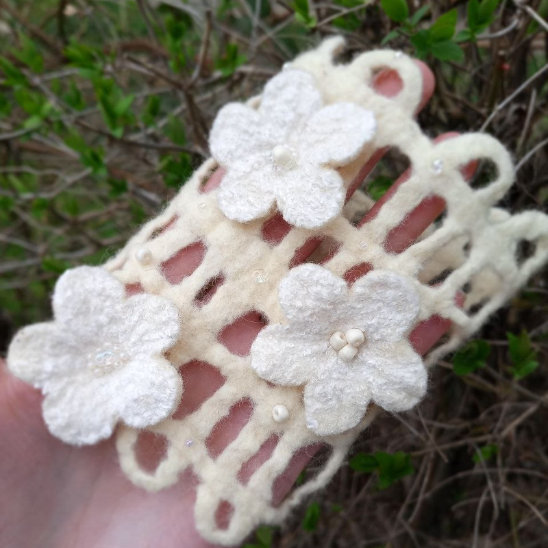 DIY-tutorial-masterclass-pattern-bracelet-wristband-felted-gift-felting-wetfelting-unique-OOAK-accessory 7.jpg