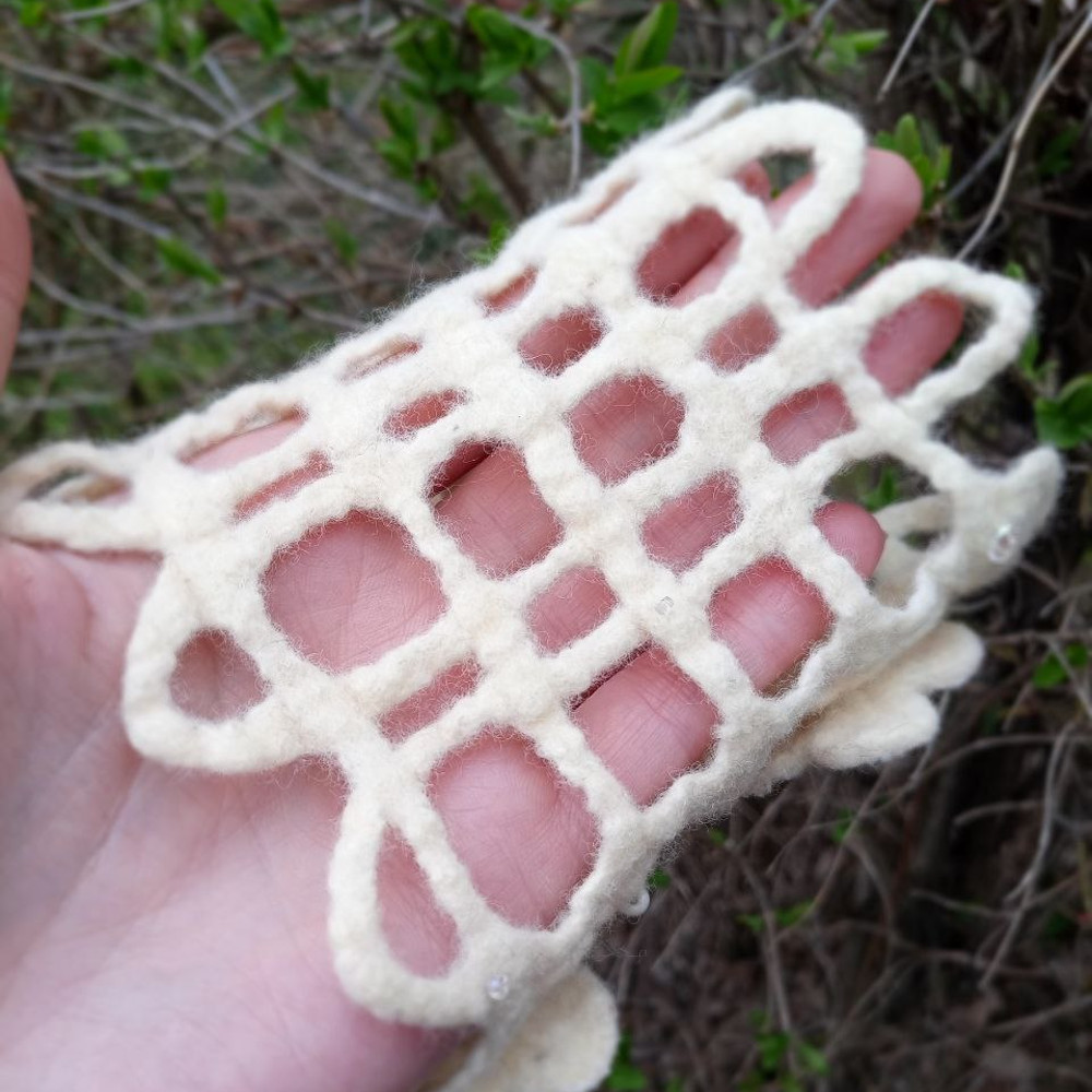 DIY-tutorial-masterclass-pattern-bracelet-wristband-felted-gift-felting-wetfelting-unique-OOAK-accessory 8.jpg