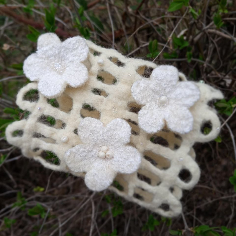 DIY-tutorial-masterclass-pattern-bracelet-wristband-felted-gift-felting-wetfelting-unique-OOAK-accessory 9.jpg