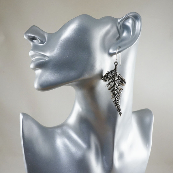 silver-fean-earrings-handmade-wire-earrings