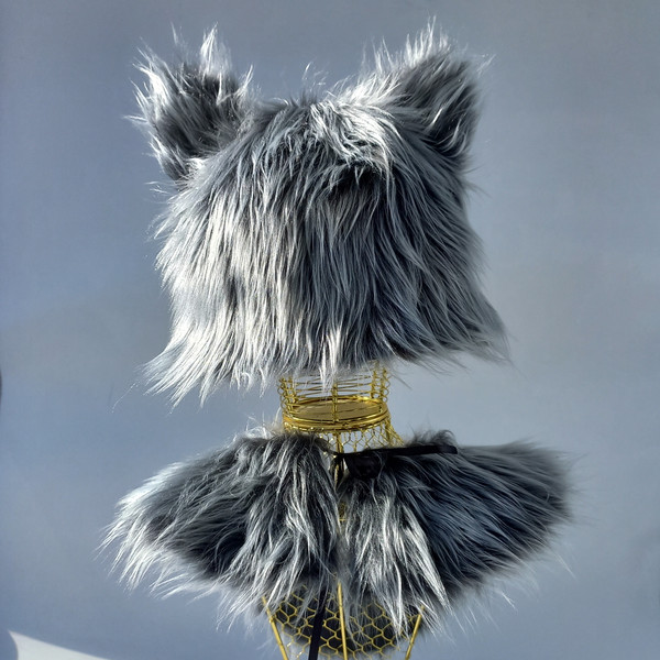 Faux fur mane for a wolf or husky costume. Grey-black fur collar for fancy dress.
