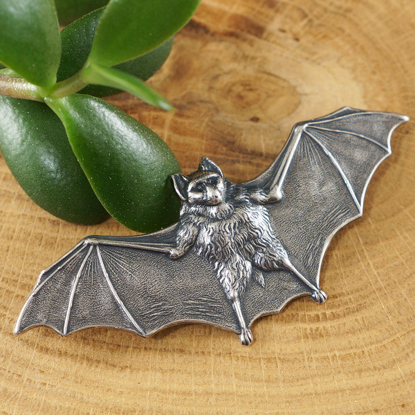 silver-bat-brooch-pin