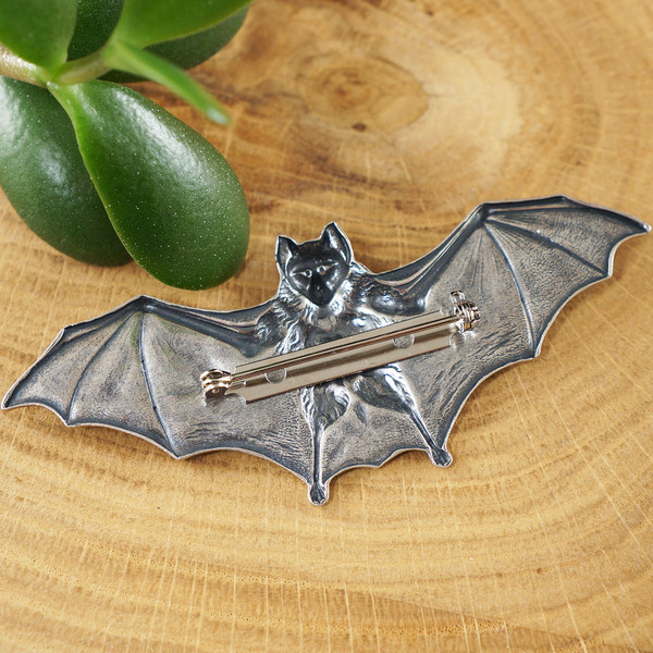 large-silver-bat-brooch-pin