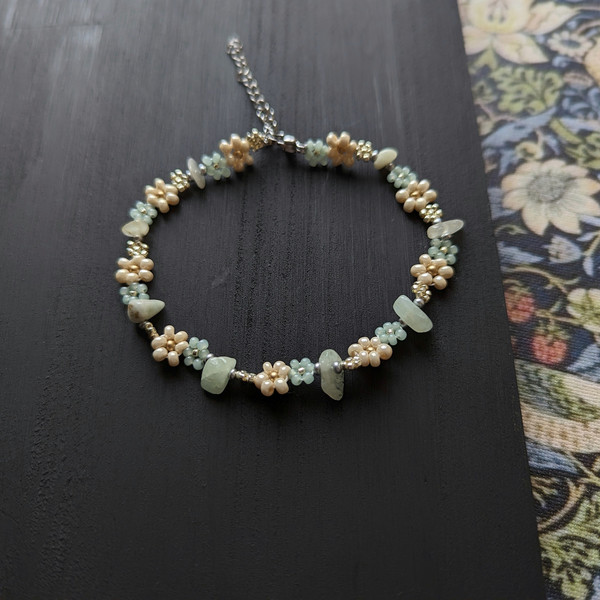 Green-bead-bracelet-222.jpeg