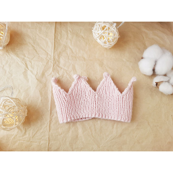 pink knitted headband crown on the baby's head..jpg