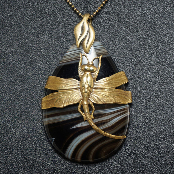 black-and-white-stone-agate-unique-handmade-gemstone-insect-pendant-necklace-jewelry